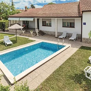 Vacation With Pool Loborika